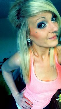 MILF housewife showing her