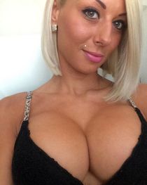 Petite nubile Aria Haze